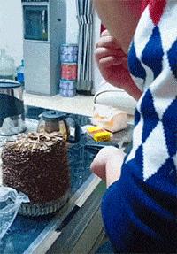 走路走累了坐下歇歇,走路累了继续走就不累了