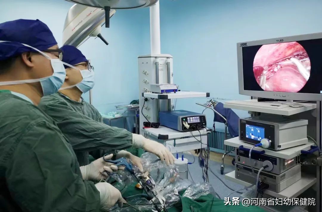 紧急疏导交警为患者开辟生命通道,生命应急通道危重伤员得以救治