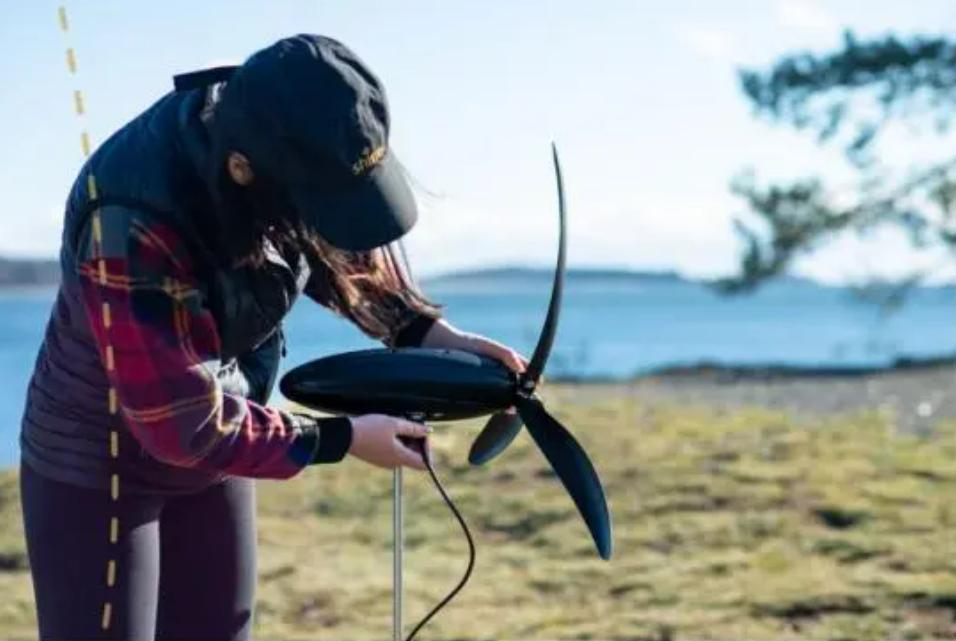 外国小哥发明充电宝,外国小哥发明制作大功率充电器
