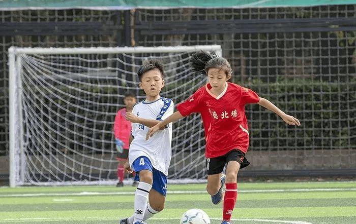 蚌埠成人笼式足球赛,笼中比赛