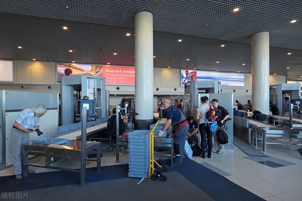 我在俄罗斯工作时候的中国同事,为了赚外快,偷偷帮人带*私走**物品