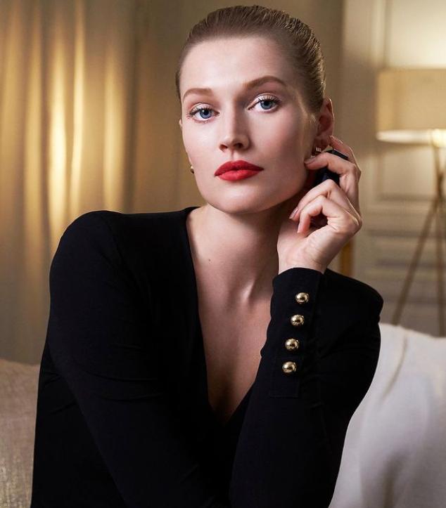 已结婚生子的外国维密超模,维密超模与女友结婚