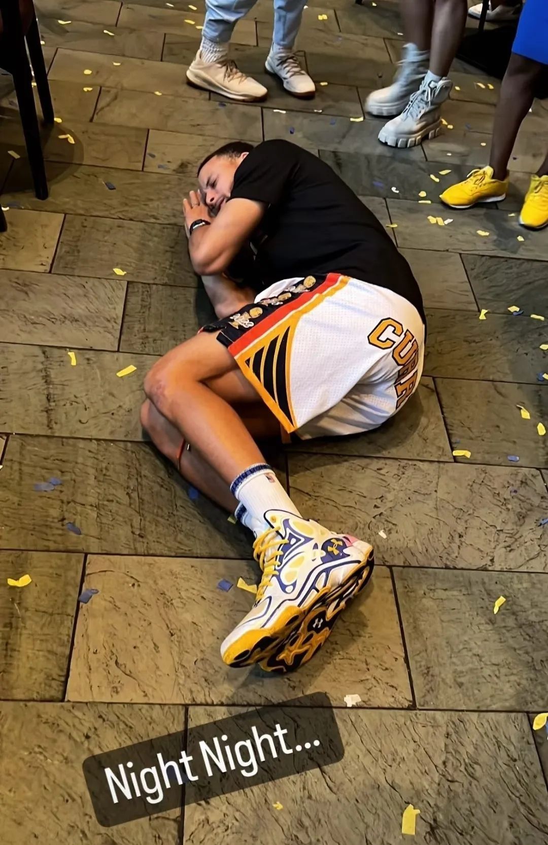 安德玛篮球鞋库里4冠军归来,安德玛库里绝版球鞋