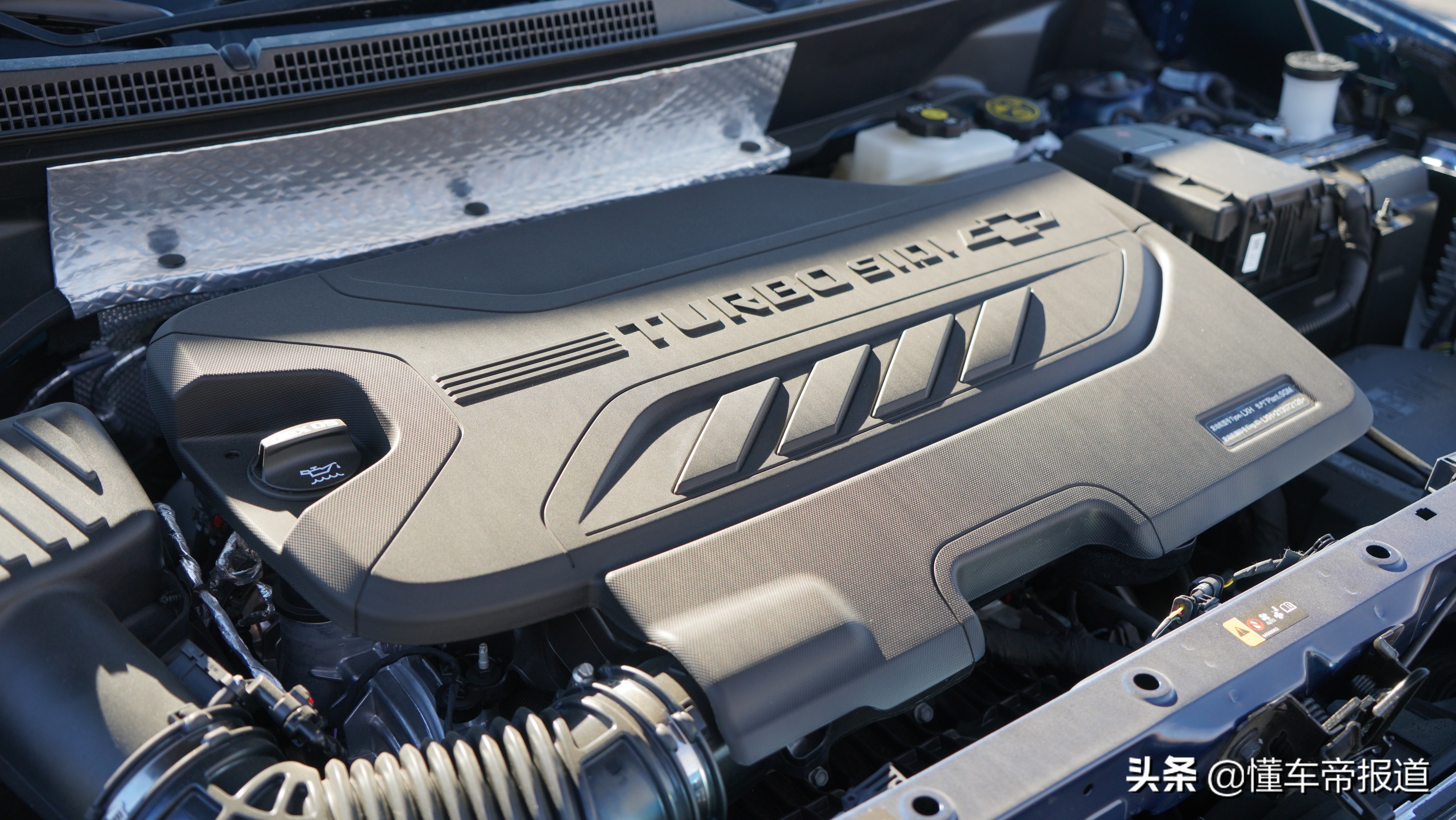 雪佛兰探界者2022款两驱2.0,2022款探界者550t轻混拓界版