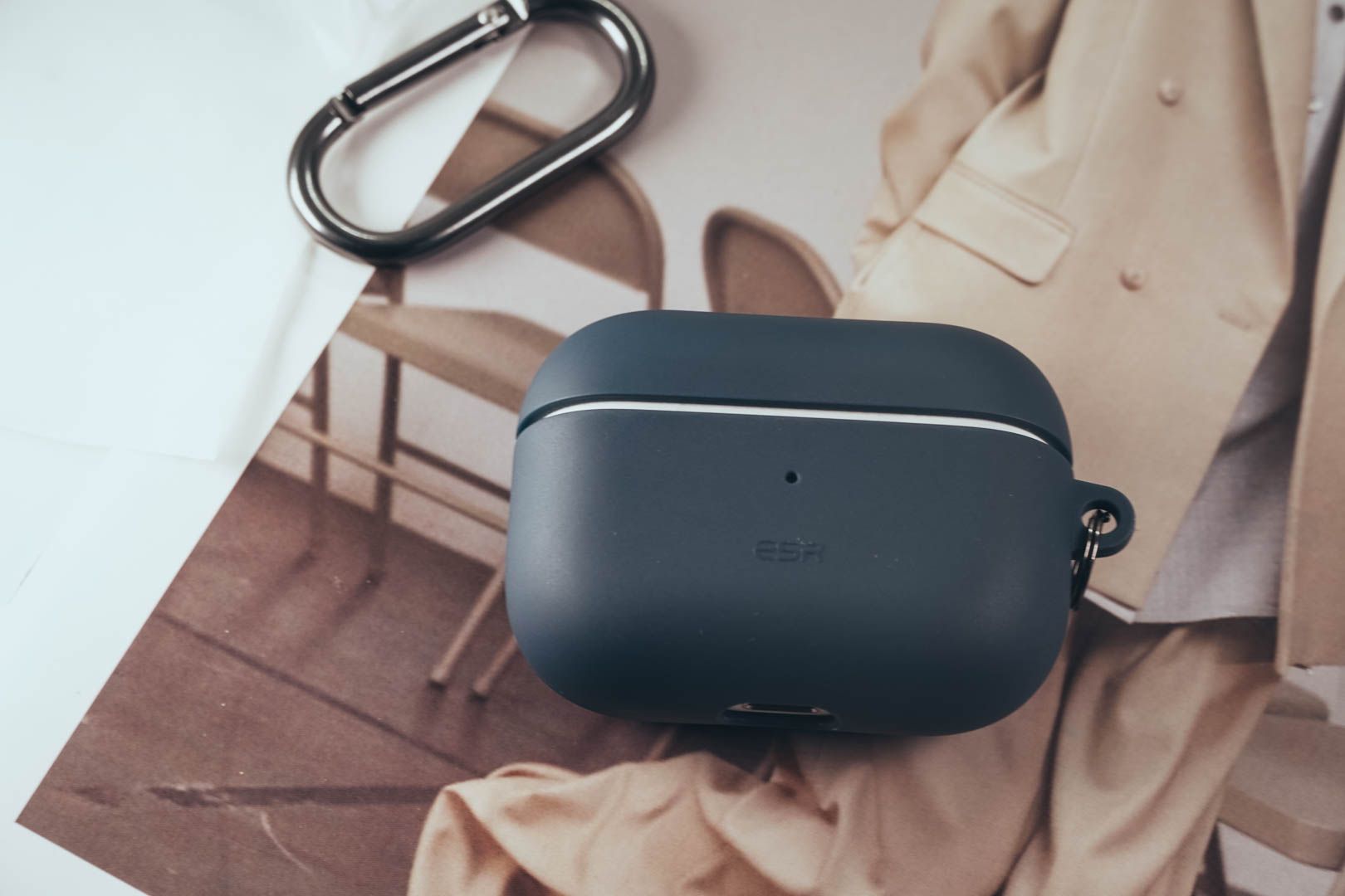 强力磁吸，一触即充-亿色airpodspro磁吸保护壳体验