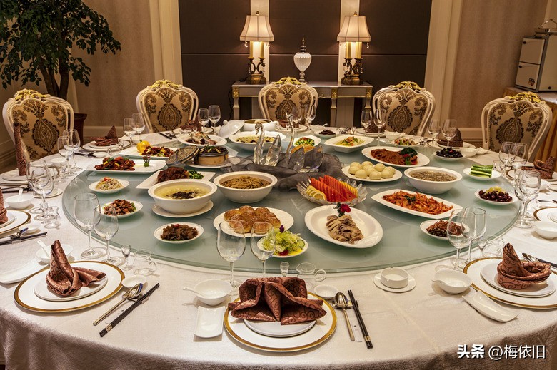 酒桌座次安排的礼仪有哪些,酒桌座位的讲究和规矩