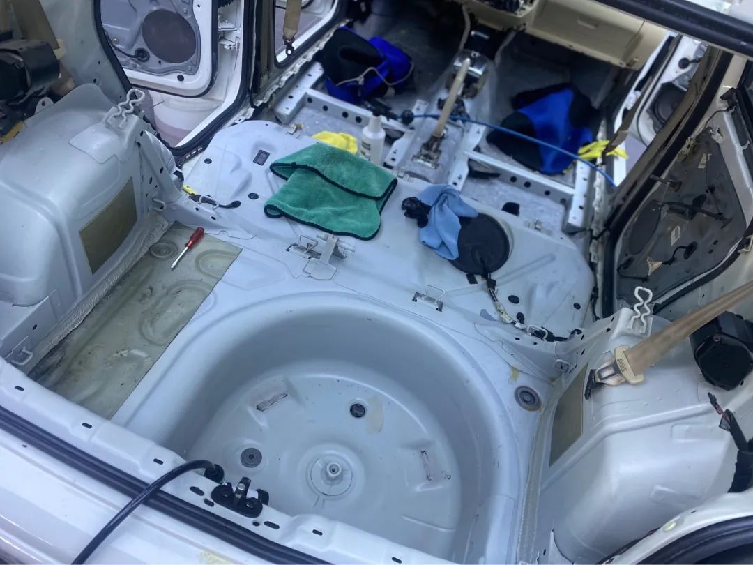 老款大众polo拆解内饰全过程,旧polo翻新视频