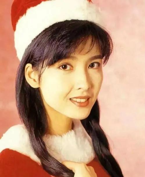 美女自有三分“龅”，不仅抗老而且显嫩，这7位女星都有轻微嘴凸