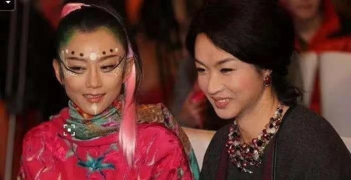 “一丝不挂”还不害臊，如今又被摸*体下**表情陶醉，金星质疑是对的