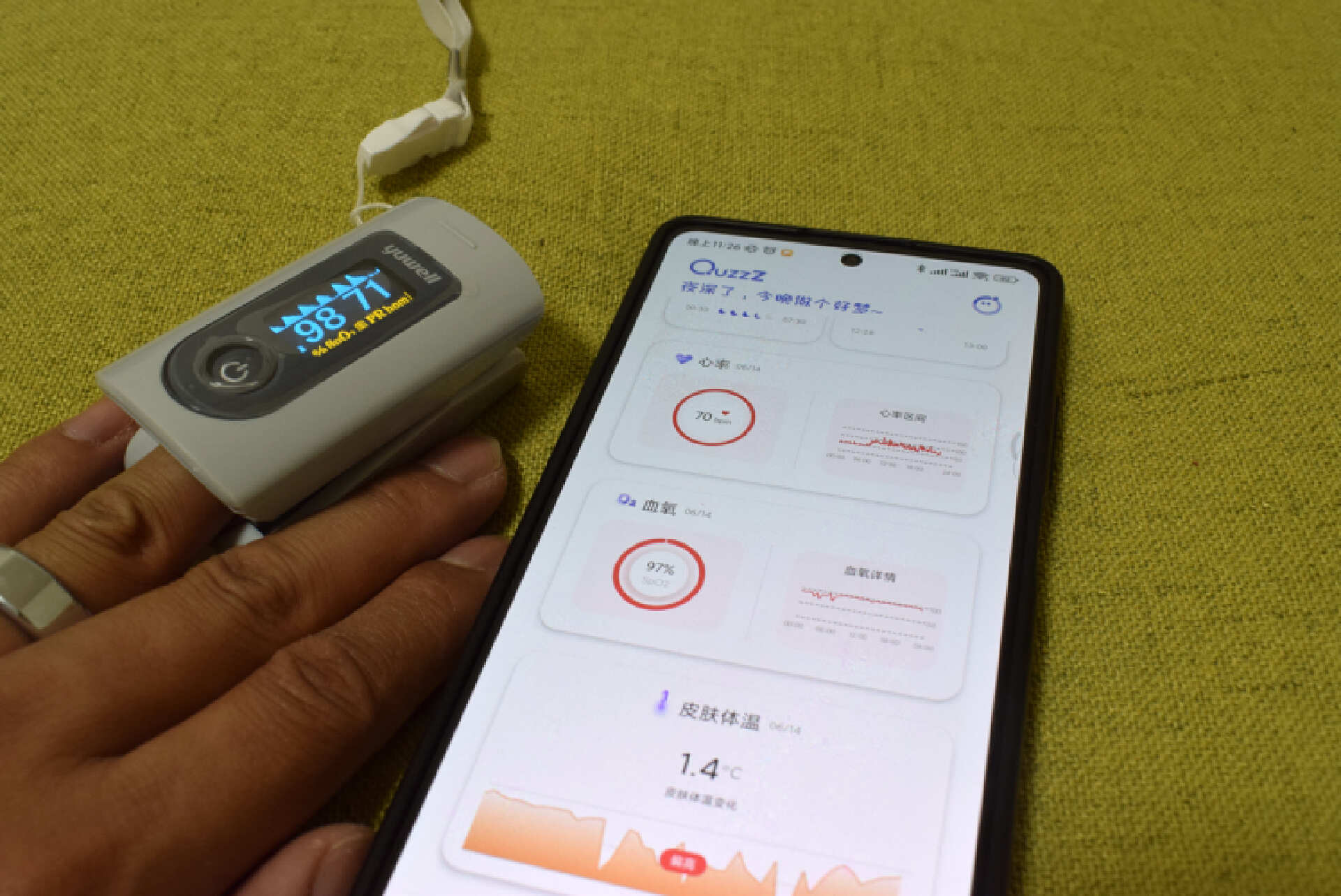 有了QuzzZ智能指环,送老婆礼物多了一份贴心选择