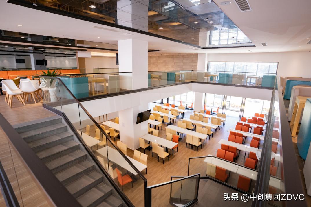 涓垱浜ф湇,涓垱浜ф湇闆嗗洟