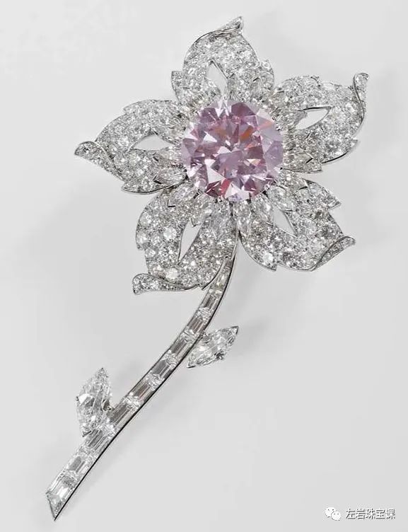 左岩:70周年!女王时尚永不出错的秘籍!大揭秘