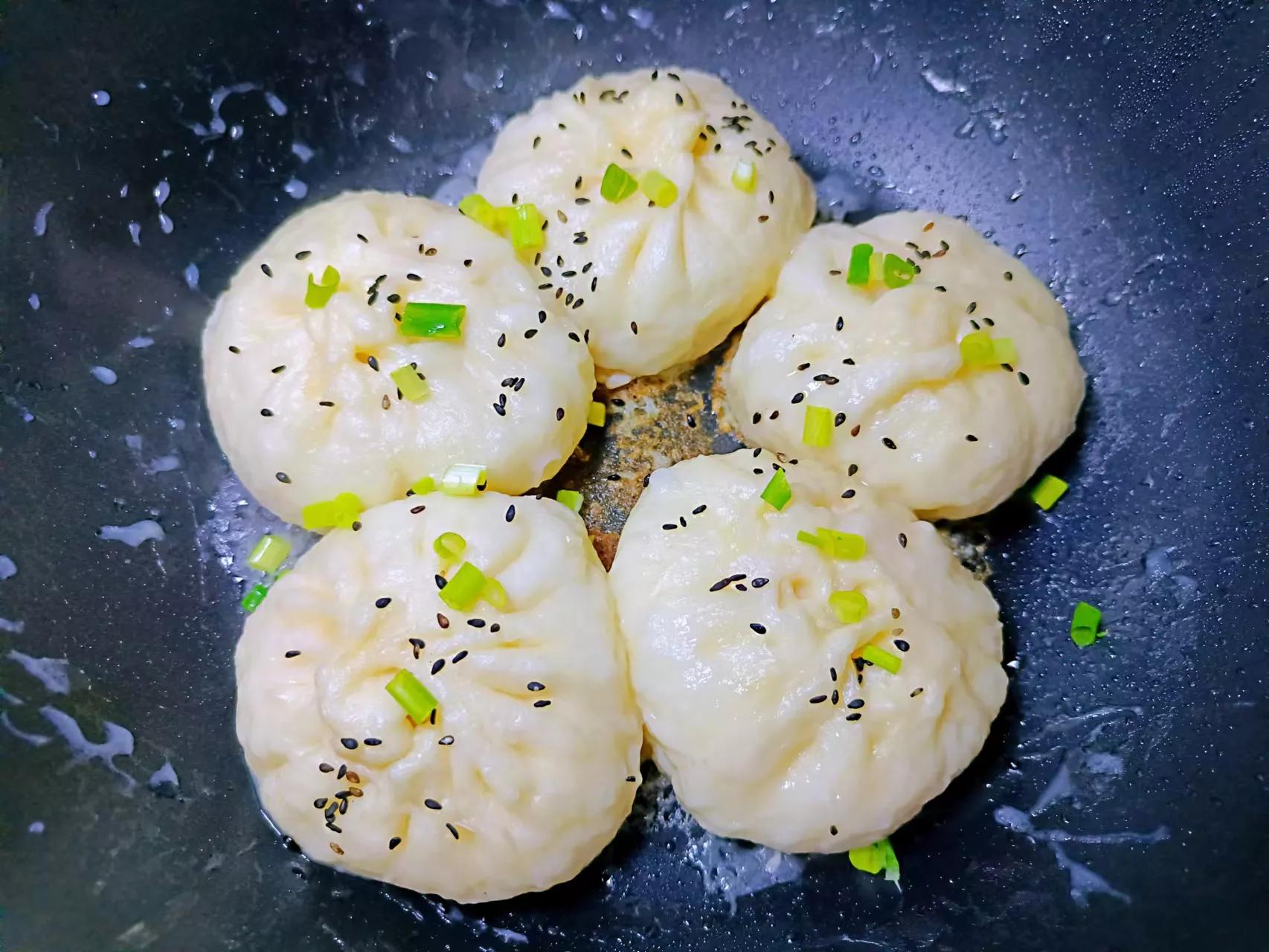 星期六加班，给同事带几个包子垫垫肚子，谁知大家说只吃馅不吃皮