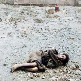 珍贵照片，日军*杀屠**老百姓强奸妇女，用刀剖开肚子，看看多残忍