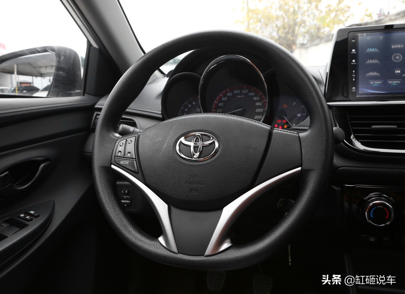 丰田三厢车哪一款值得入手,省油质量好耐用动力好的丰田suv车