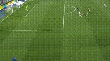 梅西加盟大巴黎后首次任意球破门,梅西三号大巴黎过人