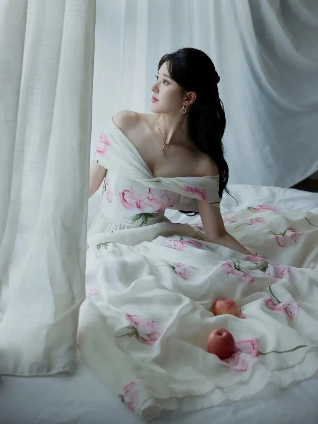 女明星为什么忍痛穿尖头高跟鞋,女明星穿超高防水台高跟鞋