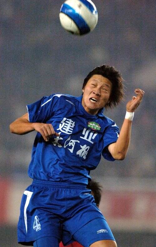 赵鹏踢中卫是什么梗,赵鹏在建业的表现