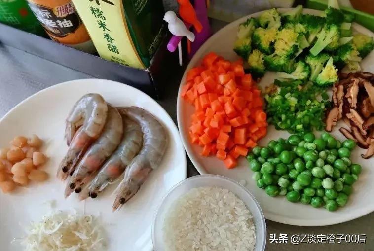 干贝鲜虾海鲜粥汤鲜味美营养丰富,潮汕鲜虾干贝海鲜粥做法原料