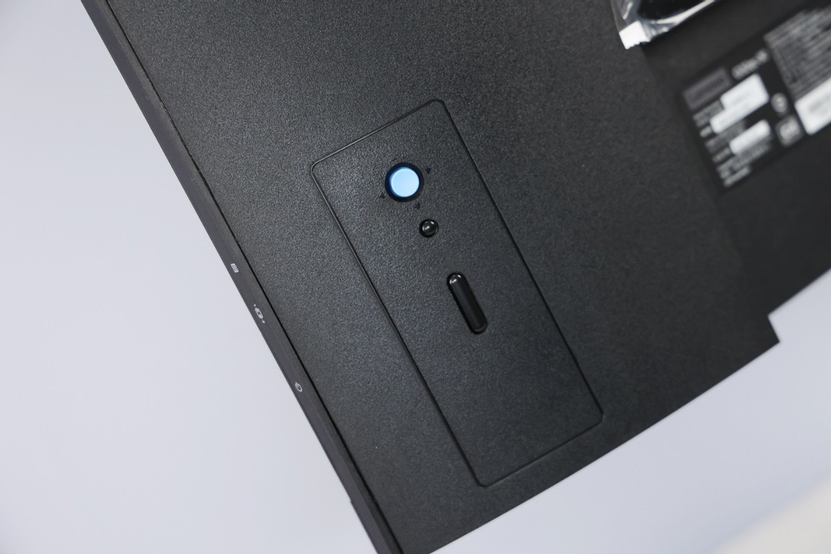 大屏幕看足球赛,联想g32qc显示器