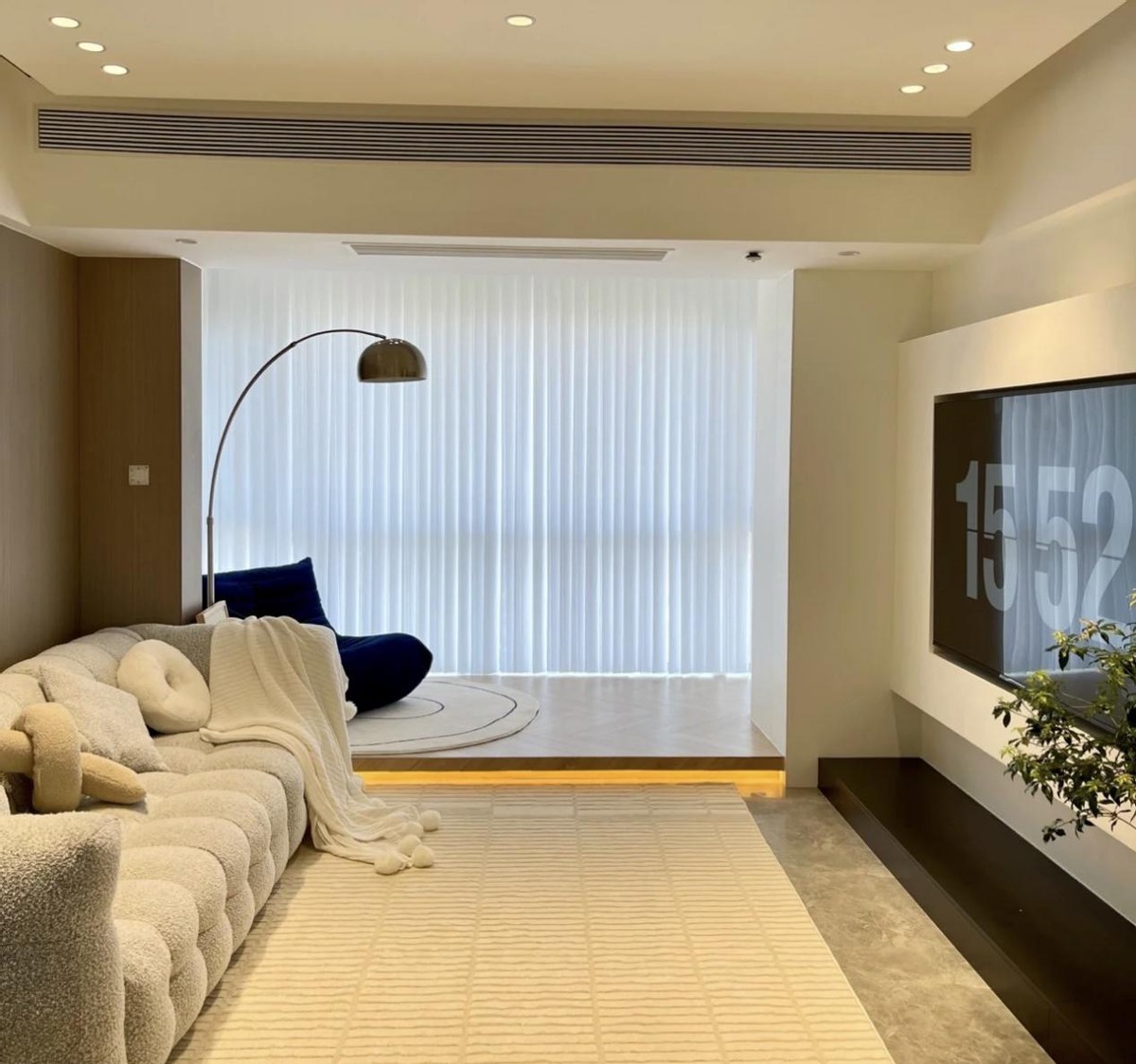 阳台做地台还是通铺瓷砖好,阳台地面铺瓷砖还是地板