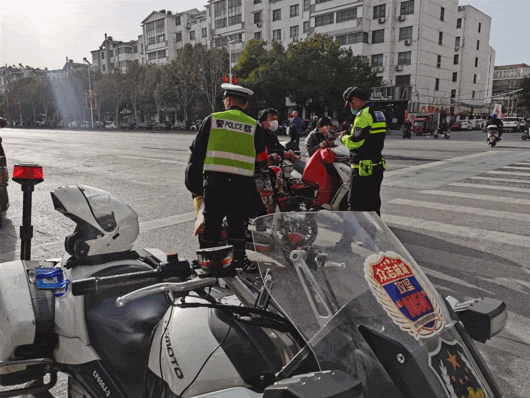 南阳电动车私加篷伞专项整治行动,南阳交警开展春雷行动