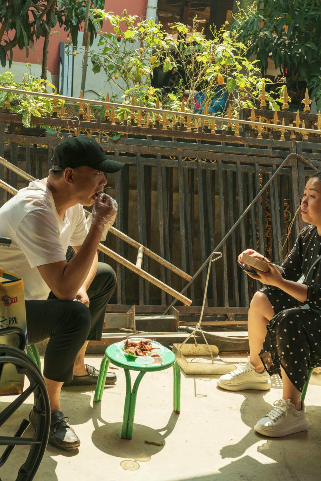 骂版纳是因为你没走出告庄玩版纳跟着小姐姐们走你才晓得味道