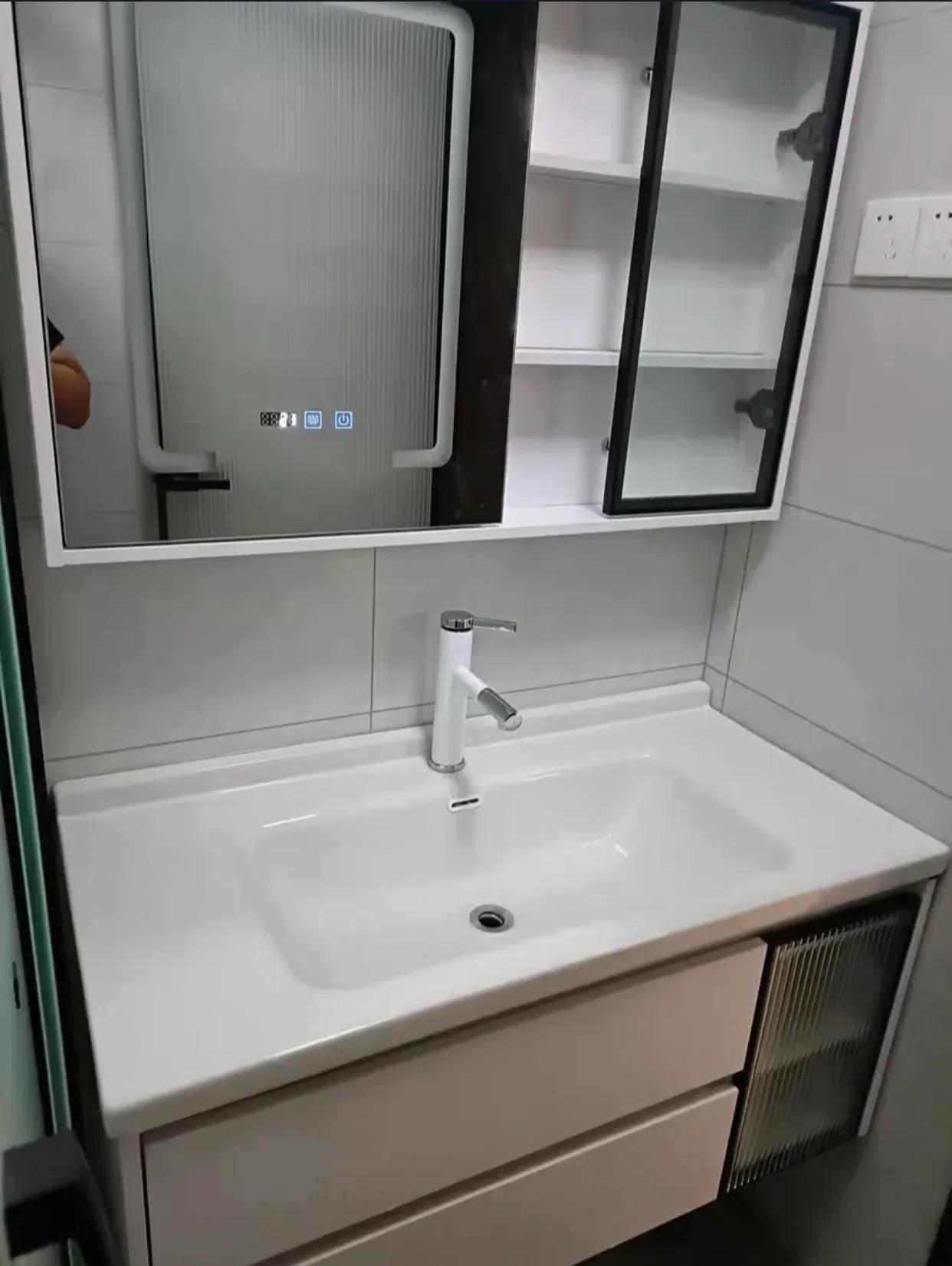 浴室柜一体盆选陶瓷好还是岩板好,浴室柜是用一体陶瓷盆还是大理石