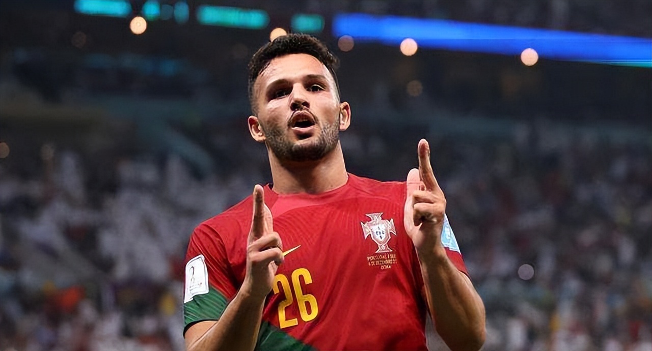 C罗替补，拉莫斯帽子戏法，39岁武僧进球，葡萄牙6-1血洗瑞士