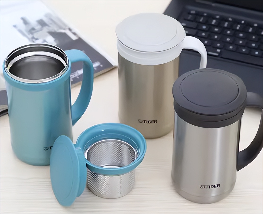 家有水杯请注意！“夺命杯”曾遭央视多次曝光，热水进“毒水”出