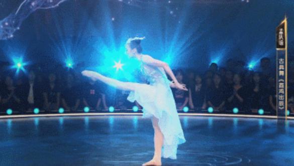 贾玲沈腾本色出演张小斐,贾玲张小斐2020微博之夜红毯视频