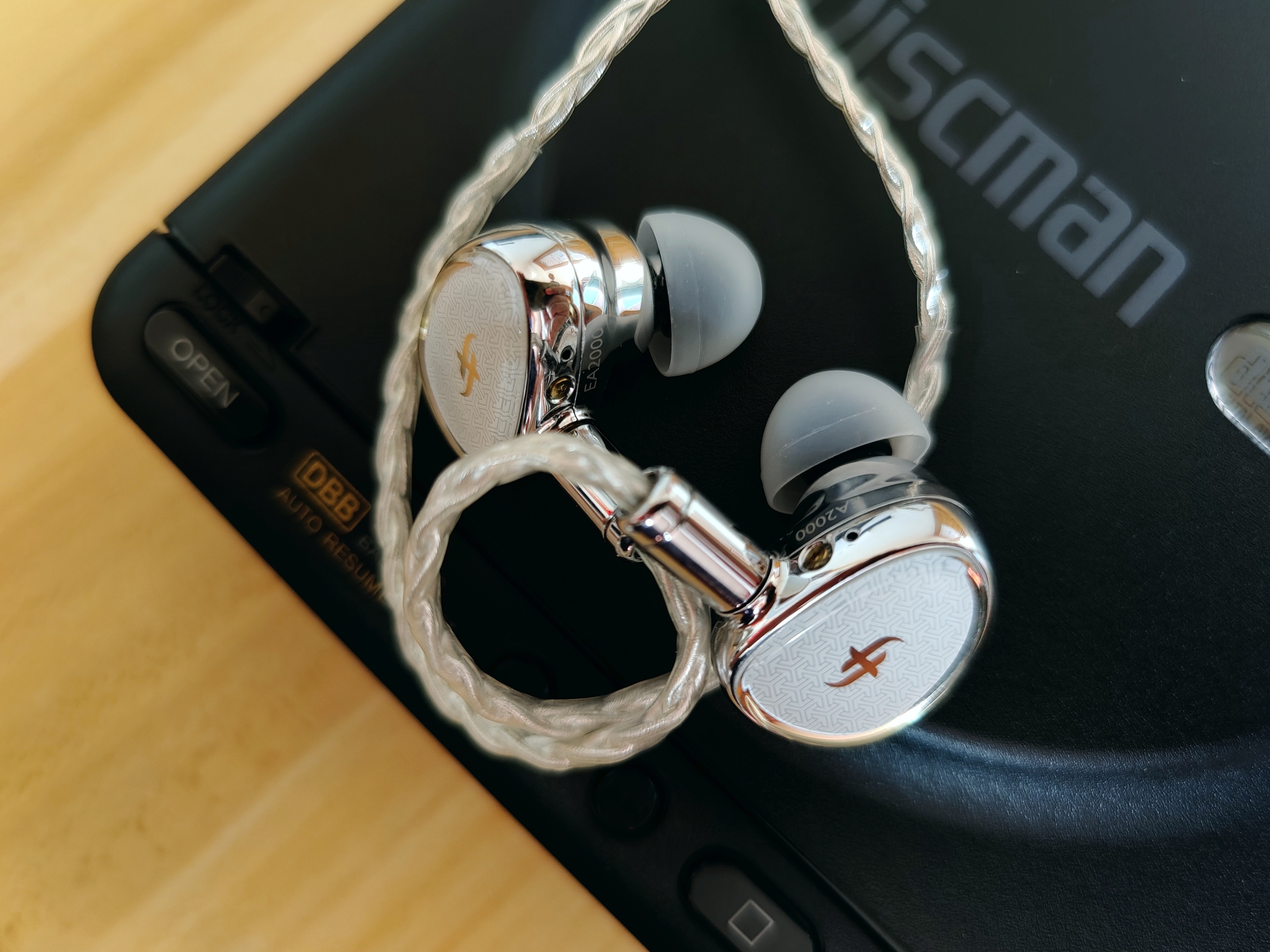 兴戈ea2000对比苹果耳机,兴戈ea2000搭配播放器