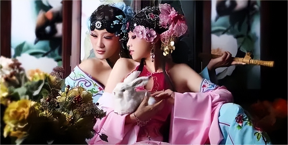 《*瓶金**梅》：*欲情**描写中的人性反思和社会批判