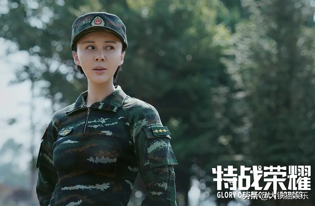 “荧幕女兵”的消亡史：蛇精脸、大浓妆，求你们别再*辱侮**战士了