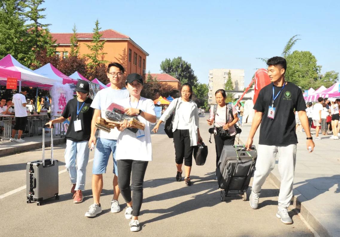 大学开学第一个月需要带电脑吗,大学新生开学要不要带电脑