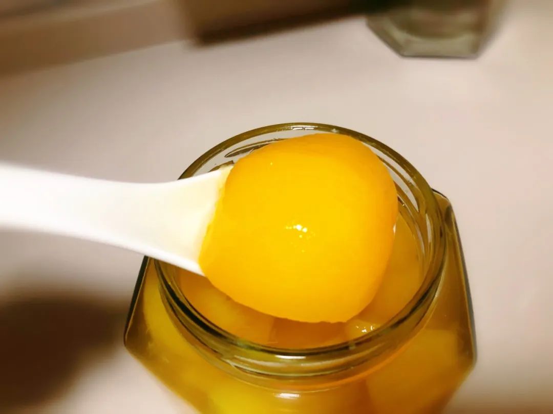 黄桃罐头在东北无可替代,黄桃罐头是刻在东北人骨子里的