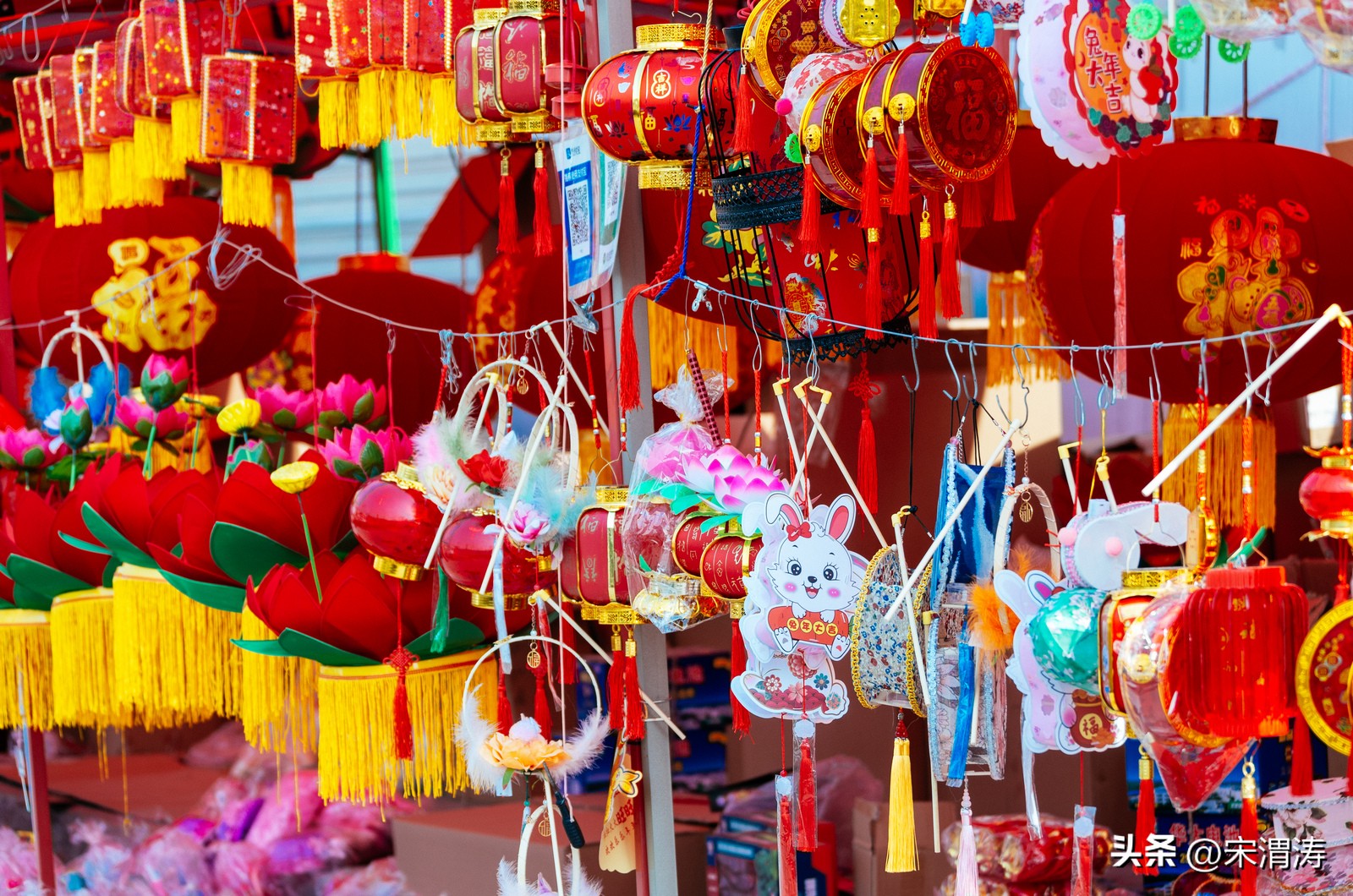 陕西渭南：红红火火络绎不绝的西三路灯笼市场图纪