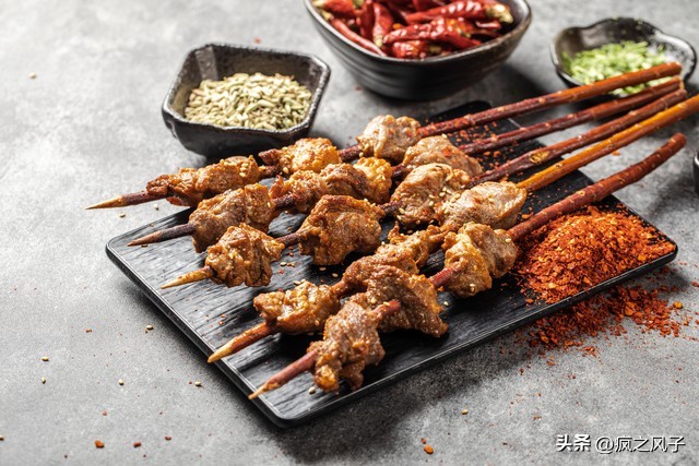 在长沙买了8根炸串被要价115元,长沙115元8根炸串后续光明网