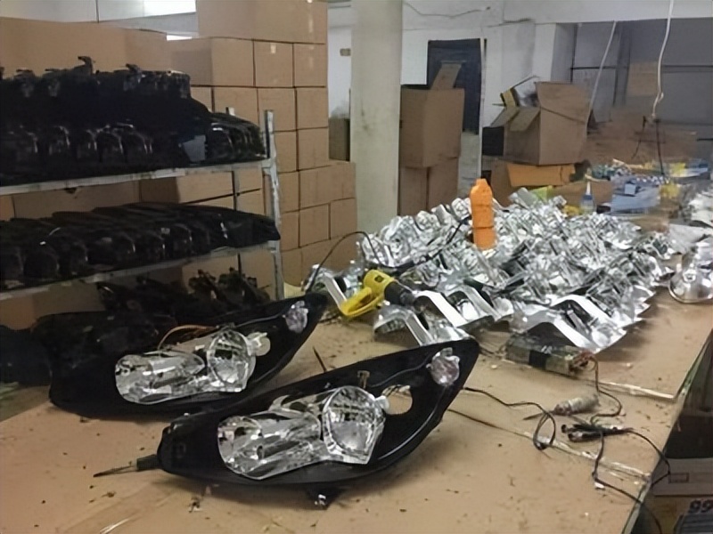 看汽车配件,看下汽车里的配件