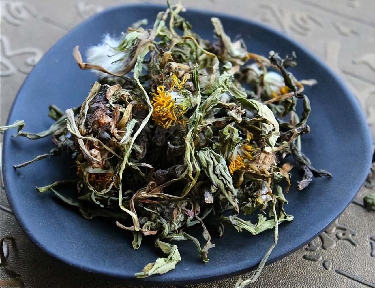 52岁女子坚持喝蒲公英泡水,女子坚持喝蒲公英水3个月