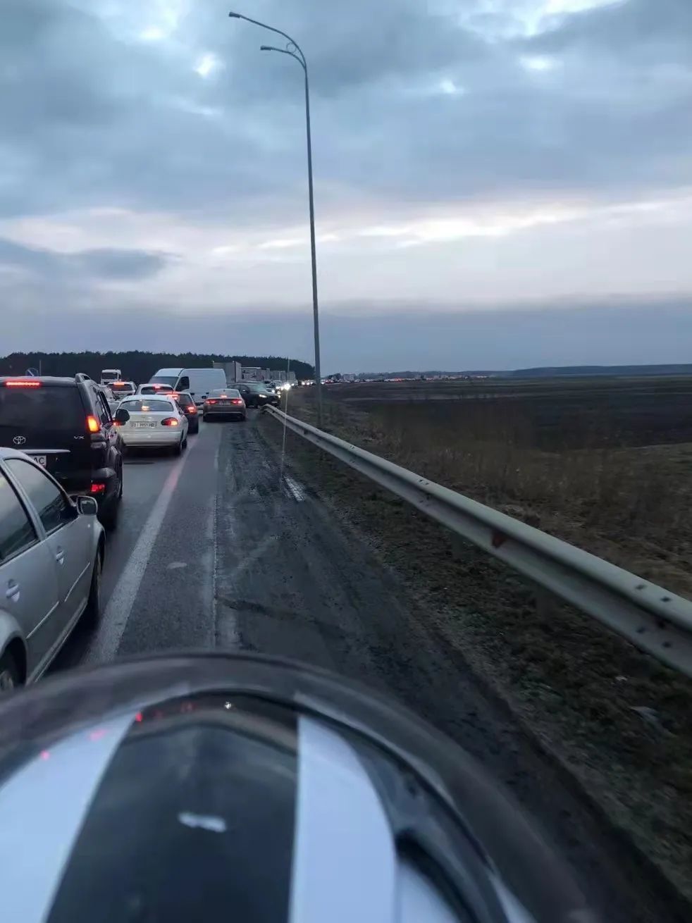 骑摩托逃离乌克兰：一个中国留学生在路上的五天|欧洲来信