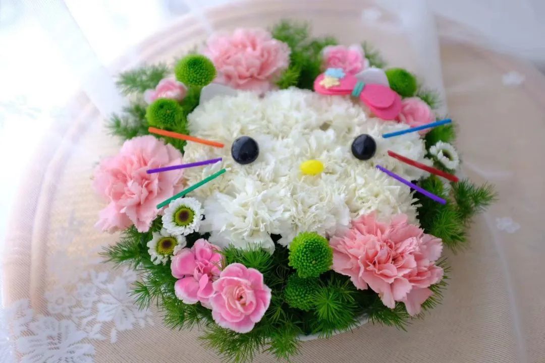 她是3个孩子的妈妈英语翻译,她是三个孩子的妈妈