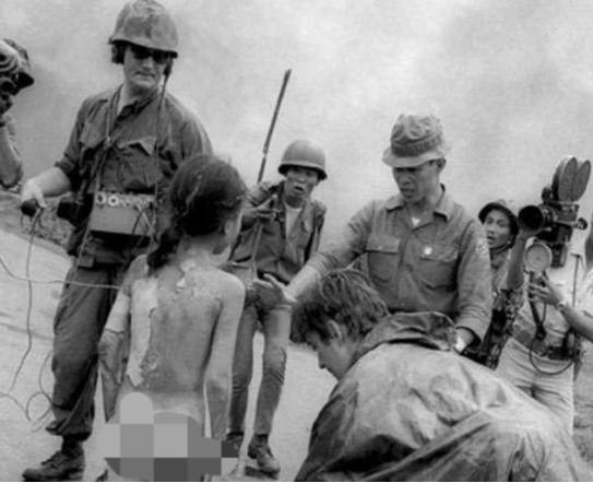 50年前，那个展开双臂、惊慌逃跑的越南女孩，究竟经历了什么