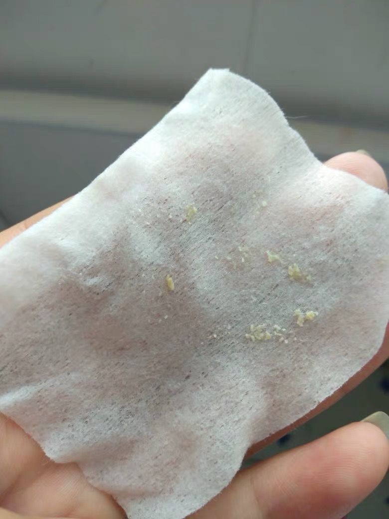 涂完粉底液鼻子上有白点,上完粉底液之后为什么鼻子有白点