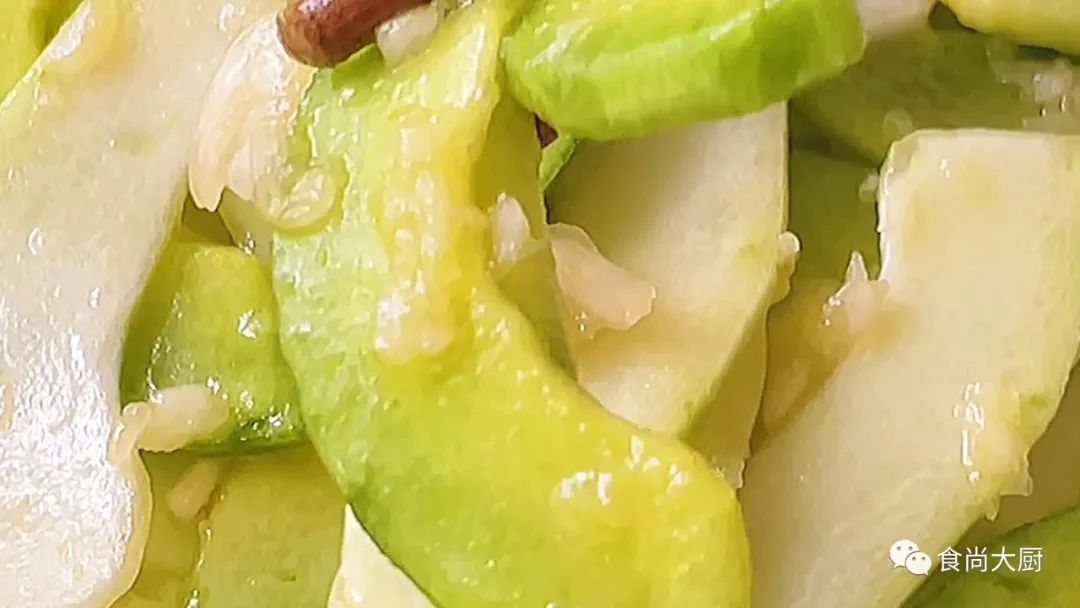 夏天再没钱也必吃的五种碱性水果,2种碱性水果要经常吃对肝脏好的