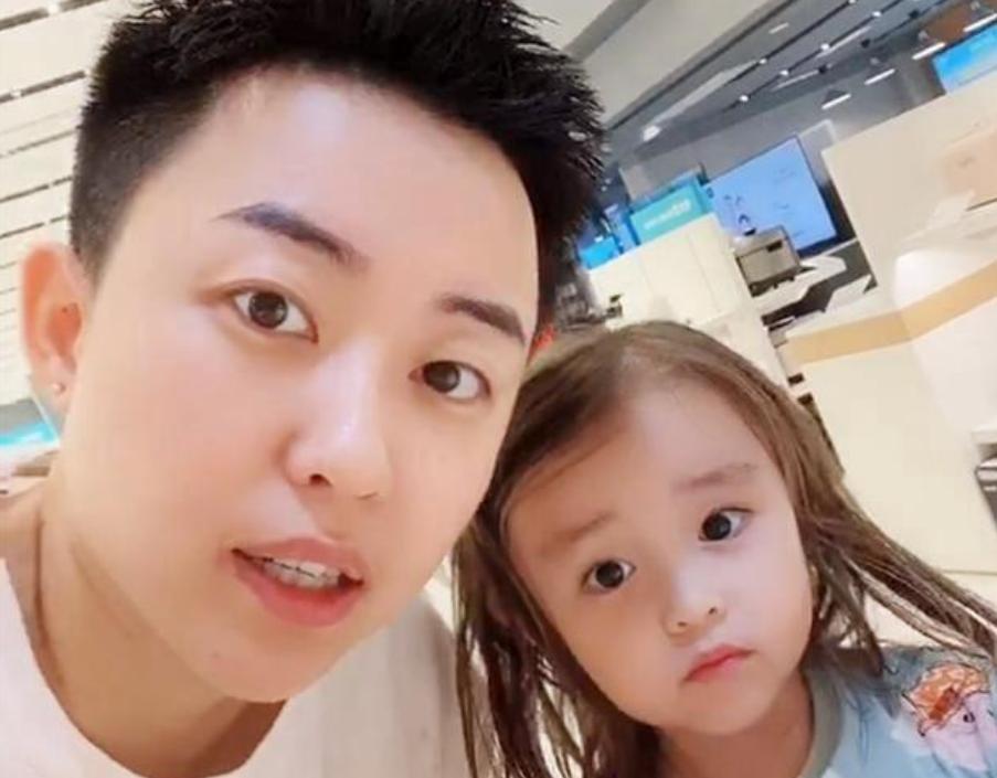 花50万购买精子生下5国混血,女子斥巨资生混血女儿新闻