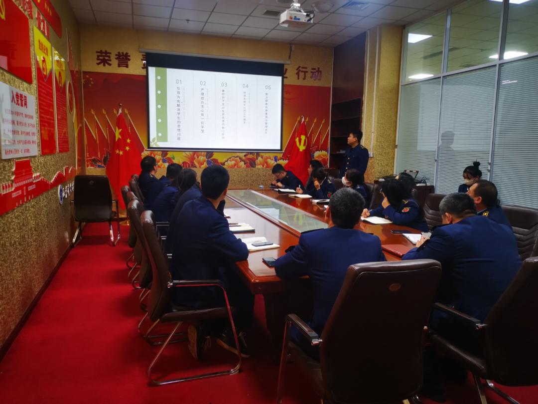 石相击而生灵光水相荡而成涟漪,水相荡而生涟漪石相击而生灵光