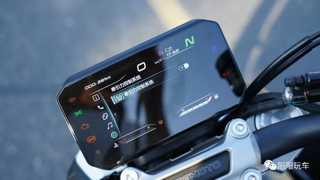 春风450NK三千公里还能卖多少钱,5000左右单缸300cc街车