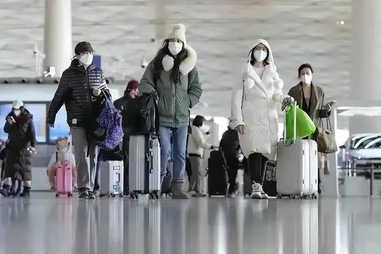 中国人给韩国送钱，韩国网友却直言，中国人不要来我们不欢迎！