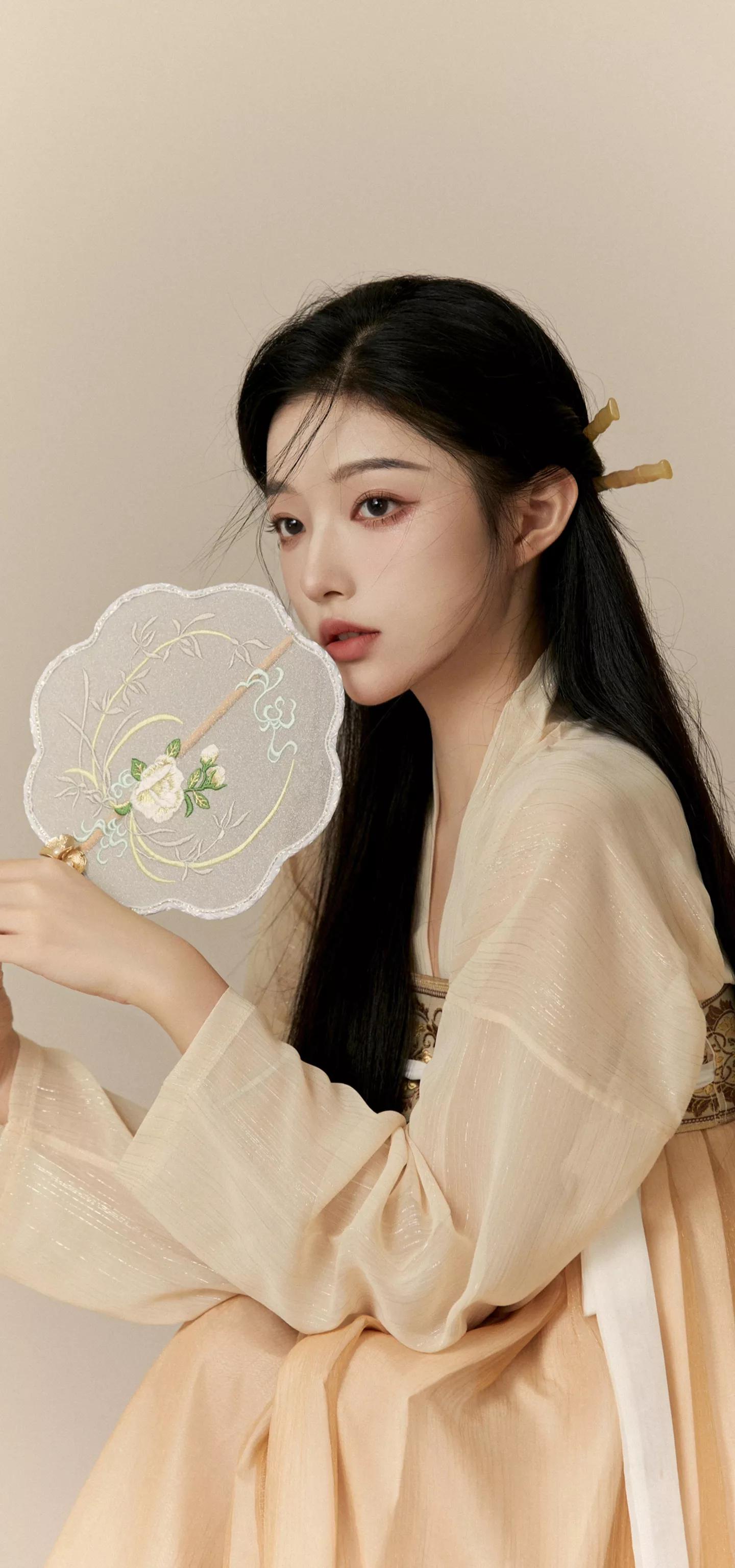 唯美古风金黄汉服美女壁纸,梦回大唐汉服夜景拍摄